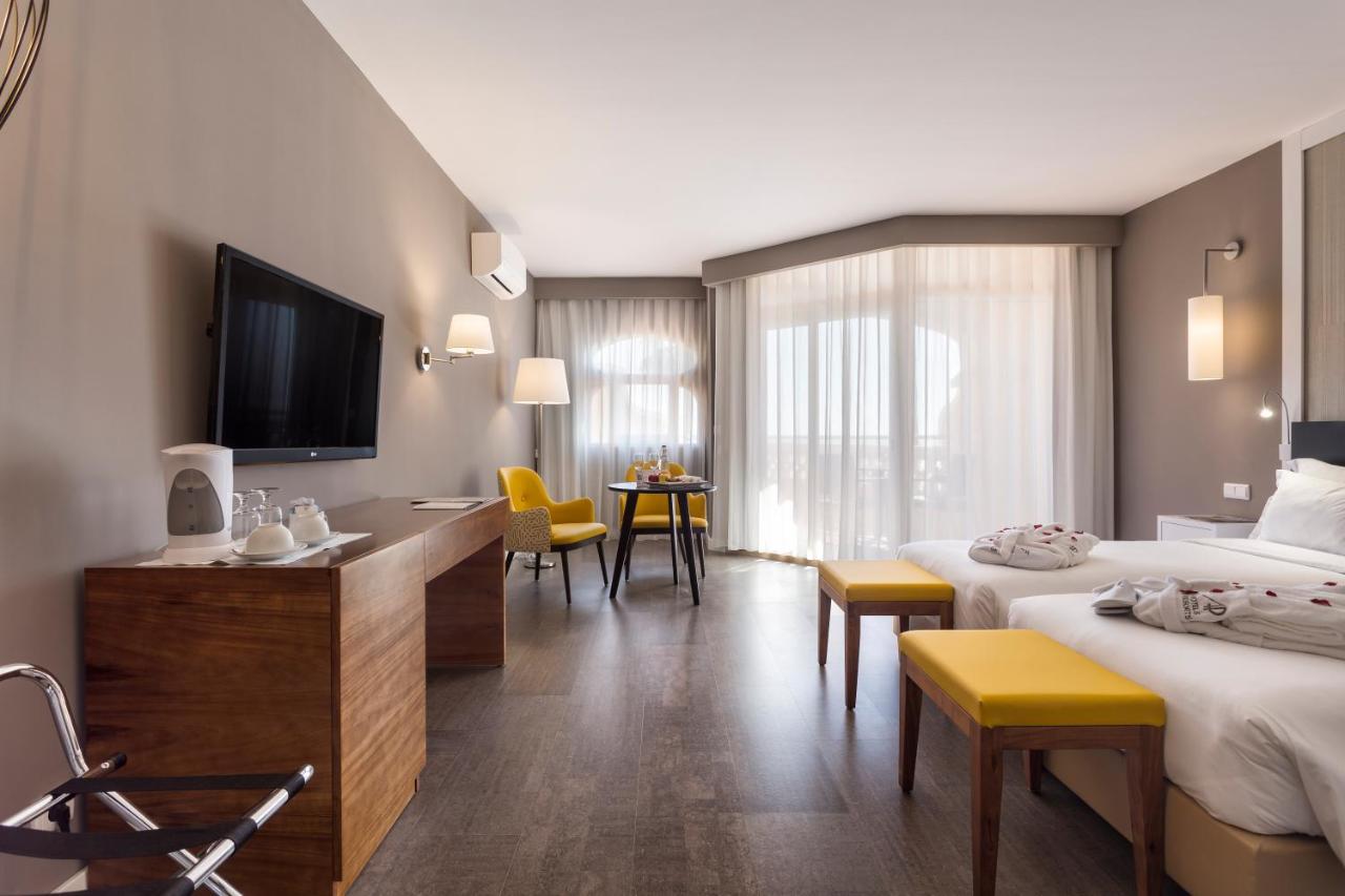 Double or Twin Room Side Sea View