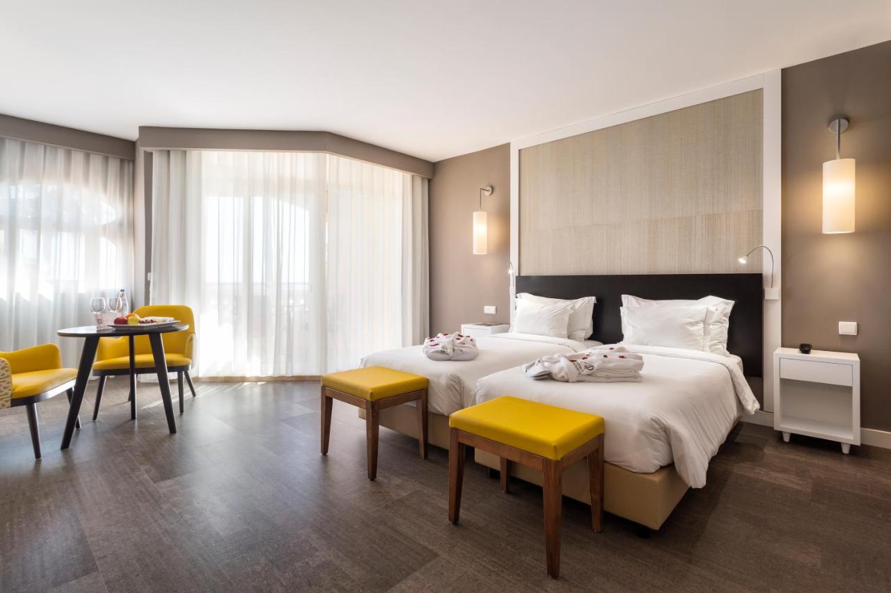Double or Twin Room Side Sea View